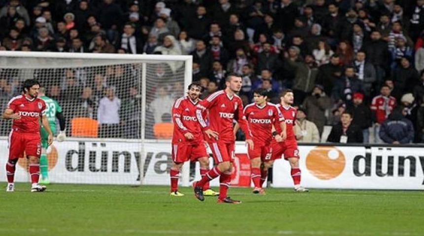 Beşiktaş'ta savunma problemi de &ccedil;&ouml;z&uuml;l&uuml;rse...