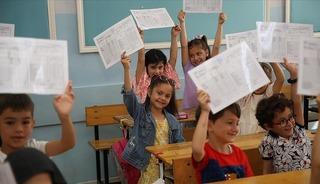 Okullarda karne günü! 3 aylık tatil başlıyor...