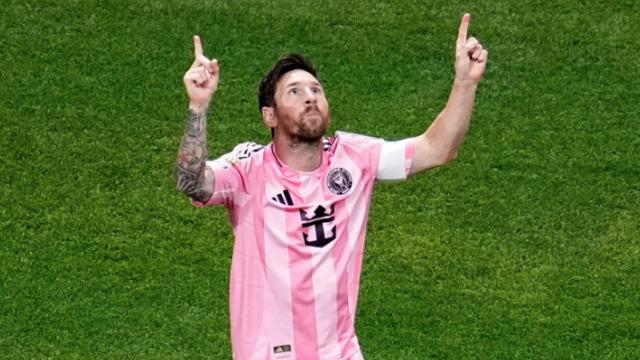 Messi 37'sinde de Messi... Yok böyle geri dönüş! Arjantinli yıldız yine yapacağını yaptı... Öyle bir frikik golü attı ki, dünya onu konuşuyor!