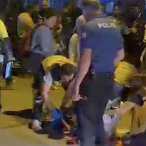 Motosiklet yayalara çarptı: 1’i çocuk, 3 yaralı