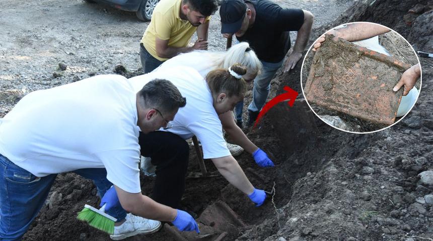 Yol çalışmasında kepçeye takıldı: İncelemeye alındı! "Ne çıkacağını merak ediyoruz"