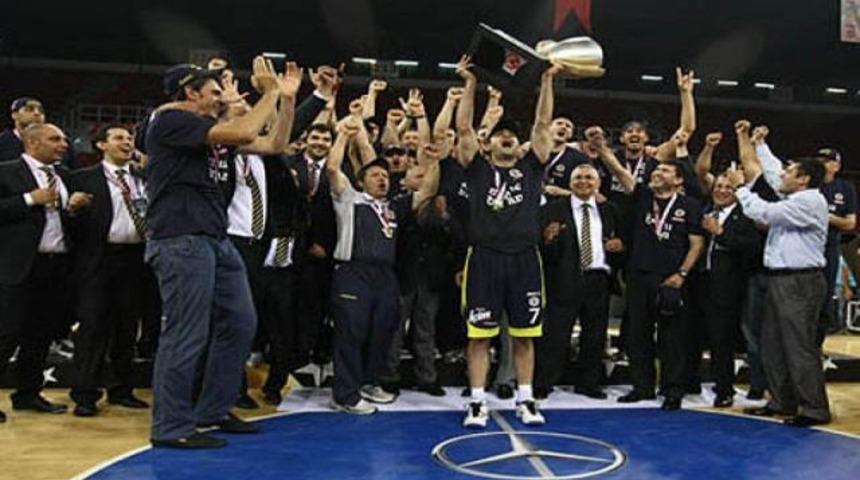 Şampiyon b&ouml;yle kutladı!