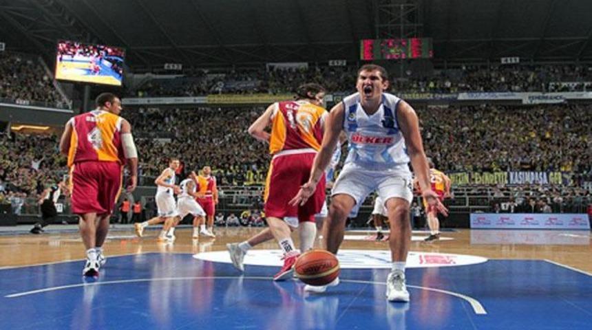 Ma&ccedil; durdu, Fener durmadı!