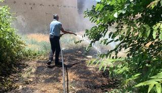 Karaman’da cami avlusundaki kuru otlar tutuştu