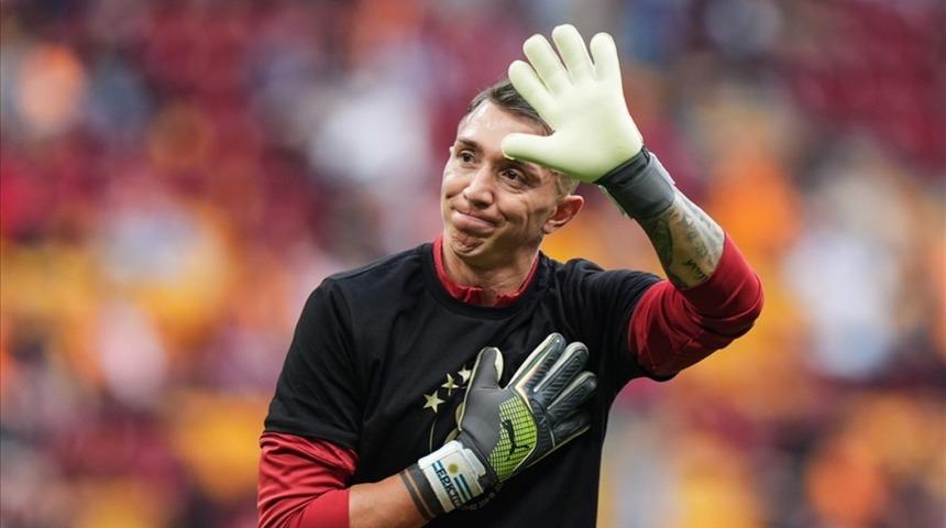 Herkes merakla bekliyordu! Menajeri resmen açıkladı... İşte Fernando Muslera'nın Galatasaray'dan sonraki adresi