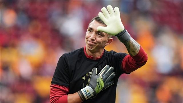 Herkes merakla bekliyordu! Menajeri resmen açıkladı... İşte Fernando Muslera'nın Galatasaray'dan sonraki adresi