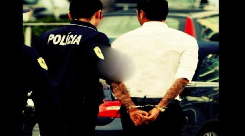 Tutuklanan Q7'nin şok g&ouml;r&uuml;nt&uuml;s&uuml;..!