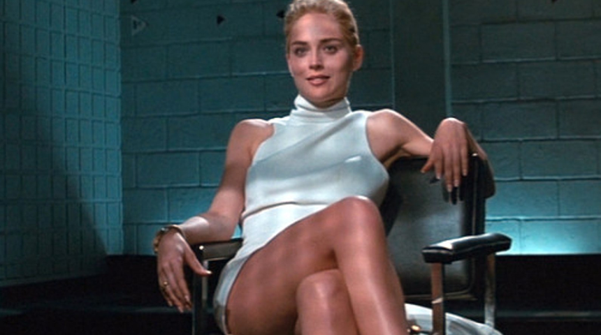 67 yaşındaki Sharon Stone'dan olay pozlar! İçine hiçbir şey giymedi