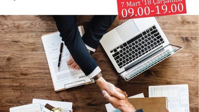 AGÜ mezunlarını firmalarla buluşturuyor