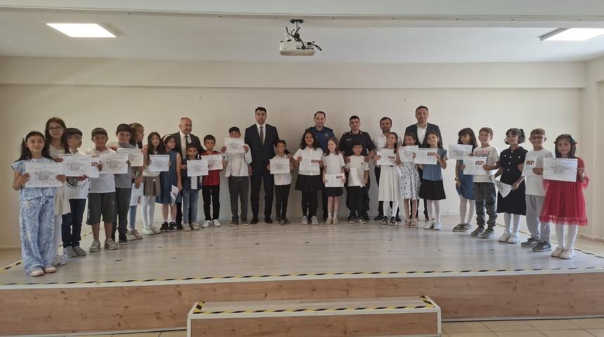 Hisarcık’ta öğrencilerin karne heyecanı