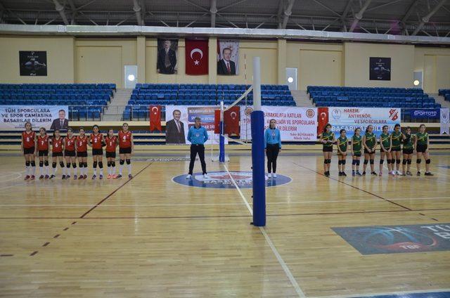 Okul Sporları Voleybol Grup müsabakaları açılış seremonisi ile başladı