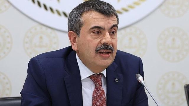 MEB'ten yeni adım! Bakanı Tekin duyurdu: Okullarda serbest kıyafet uygulaması sona eriyor, forma geri dönüyorr