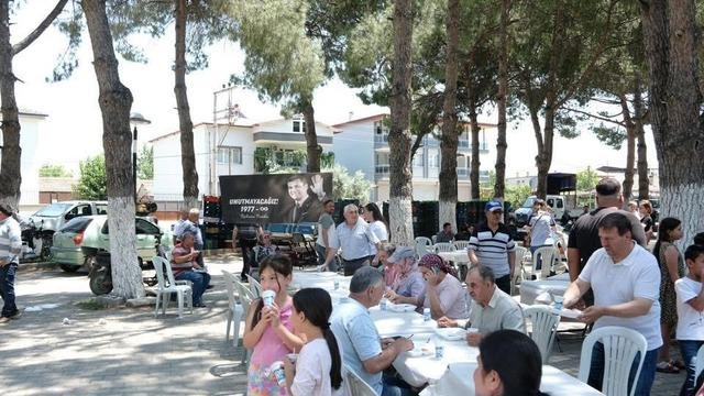 Elektrik akımına kapılarak hayatını kaybeden Manisa Büyükşehir Belediye Başkanı Ferdi Zeyrek için mevlit yemeği verdiler