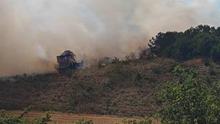 Bursa'da çıkan orman yangını kontrol altına alındı! Biçerdöver alevlerin arasında kaldı