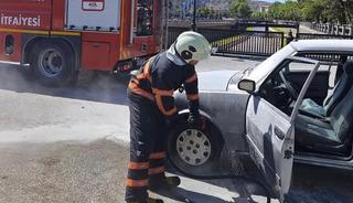 Çankırı'da seyir halindeki otomobil alev aldı
