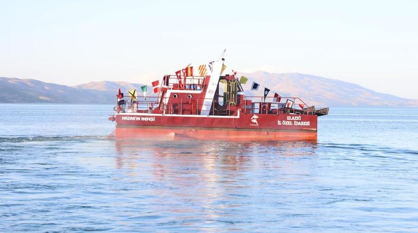 Hazar Gölü temizliği için ilk adım atıldı: "Hazar’ın Nefesi" hizmete girdi
