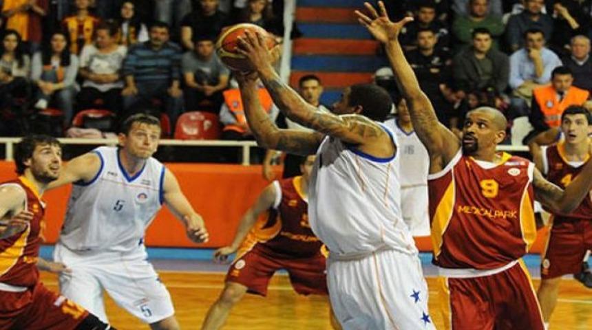 Lidere uzatmada darbe!