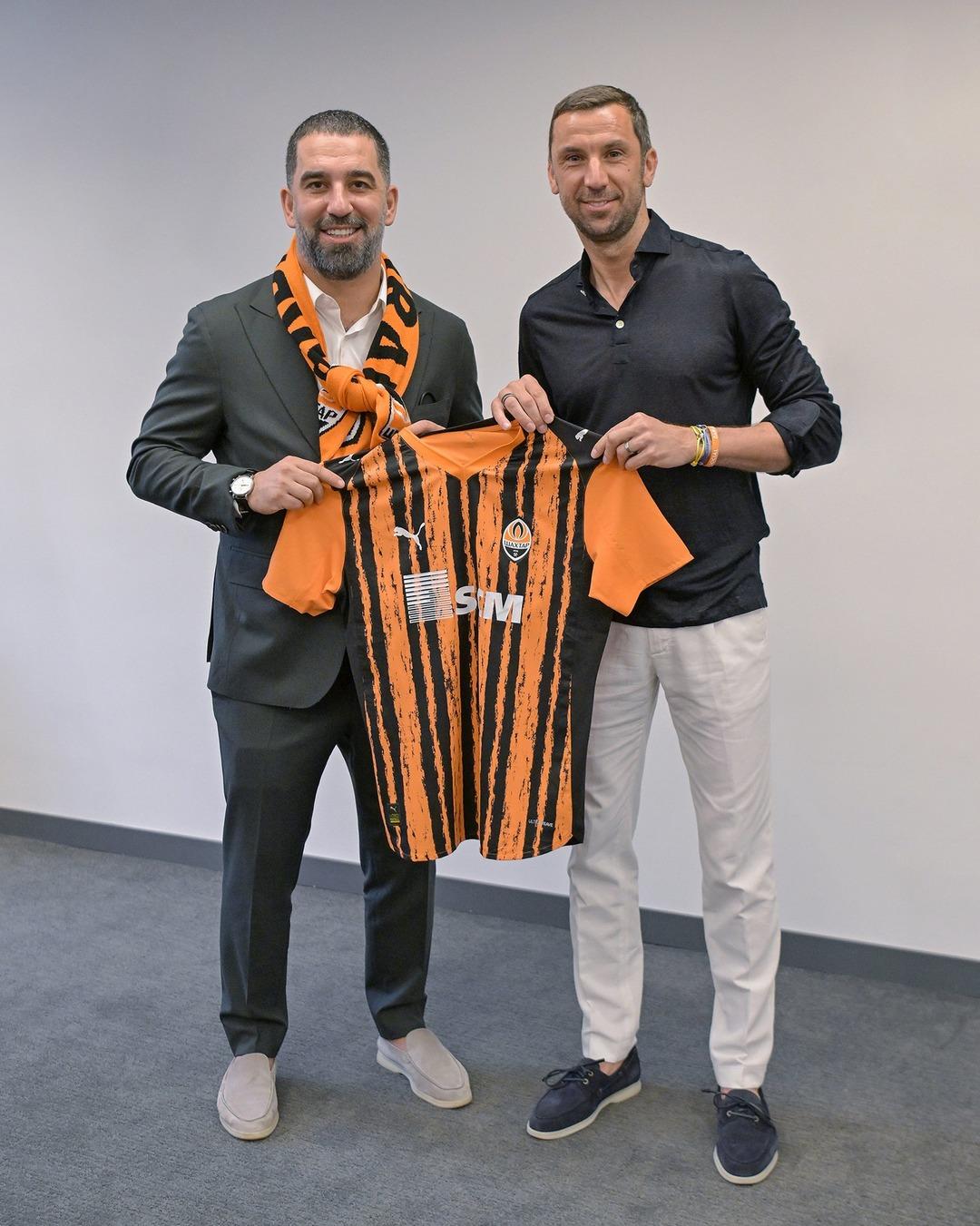 Arda Turan ın Shakhtar mesaisi başladı! İlk toplantısı gündem oldu...   Bir daha Kiev Şampiyonluğu görmek istemiyorum   3