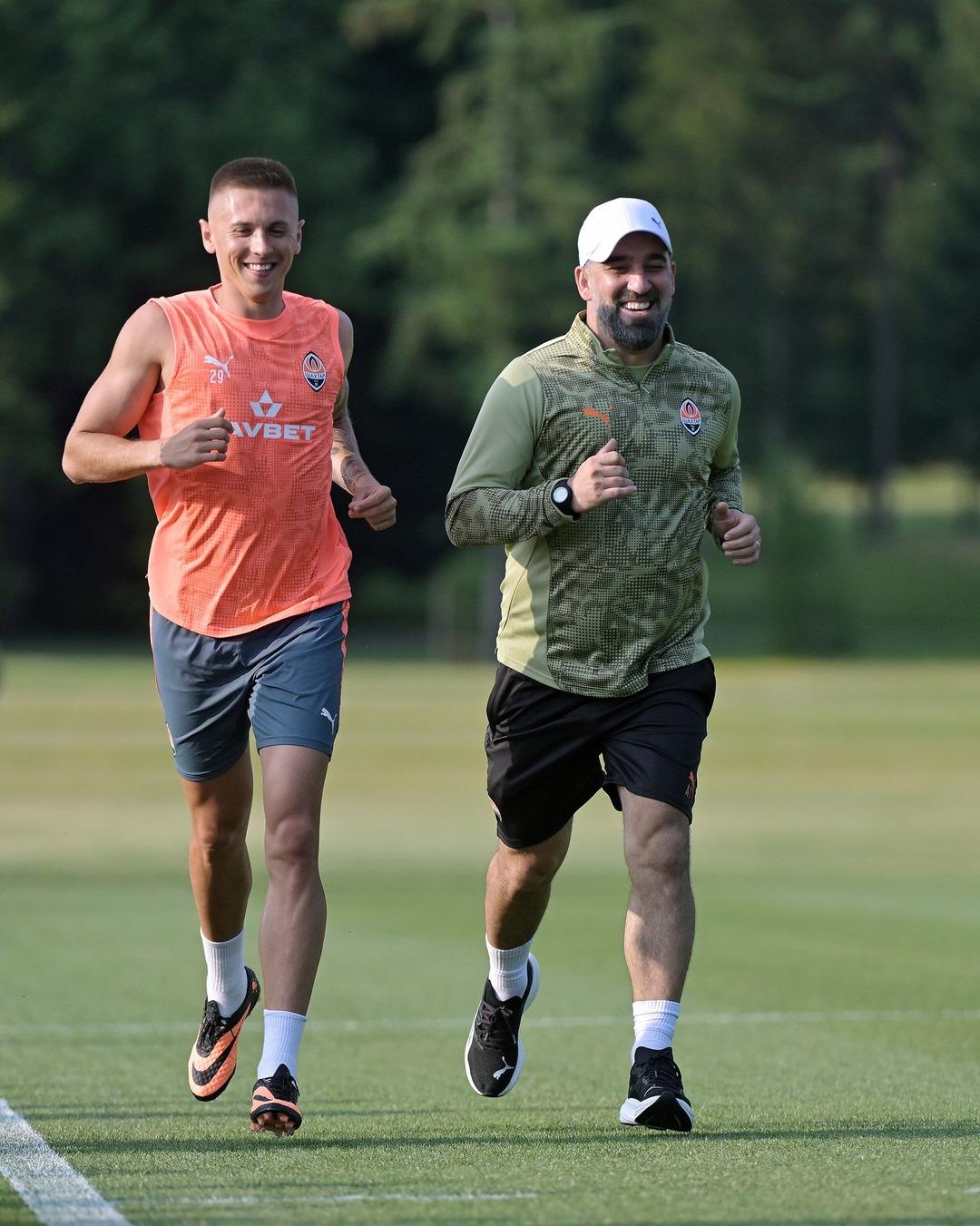 Arda Turan ın Shakhtar mesaisi başladı! İlk toplantısı gündem oldu...   Bir daha Kiev Şampiyonluğu görmek istemiyorum   2