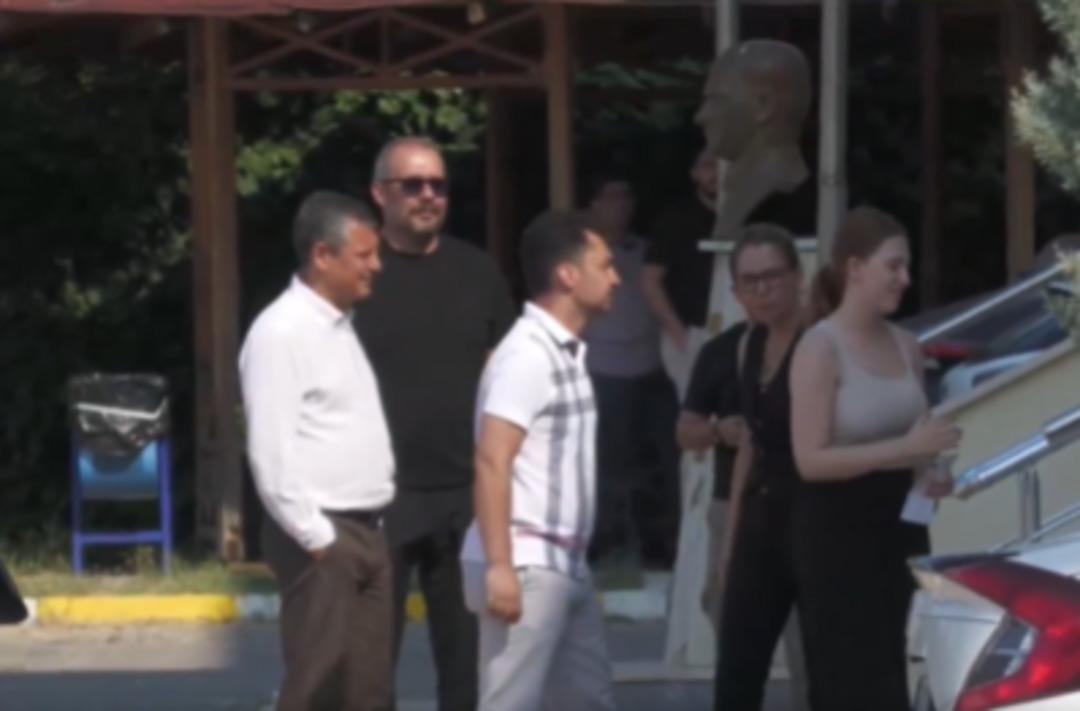 Özgür Özel, Ferdi Zeyrek in kızı Nehir i YKS için okula bizzat kendi getirdi 1