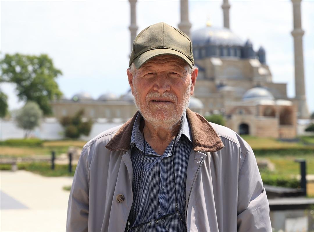 YKS nin en yaşlı adayı, "filozof hurdacı" 8. kez üniversite sınavına girdi! 81 yaşındaki "en yaşlı" aday: "Hedefimin peşinden koşacağım" 1