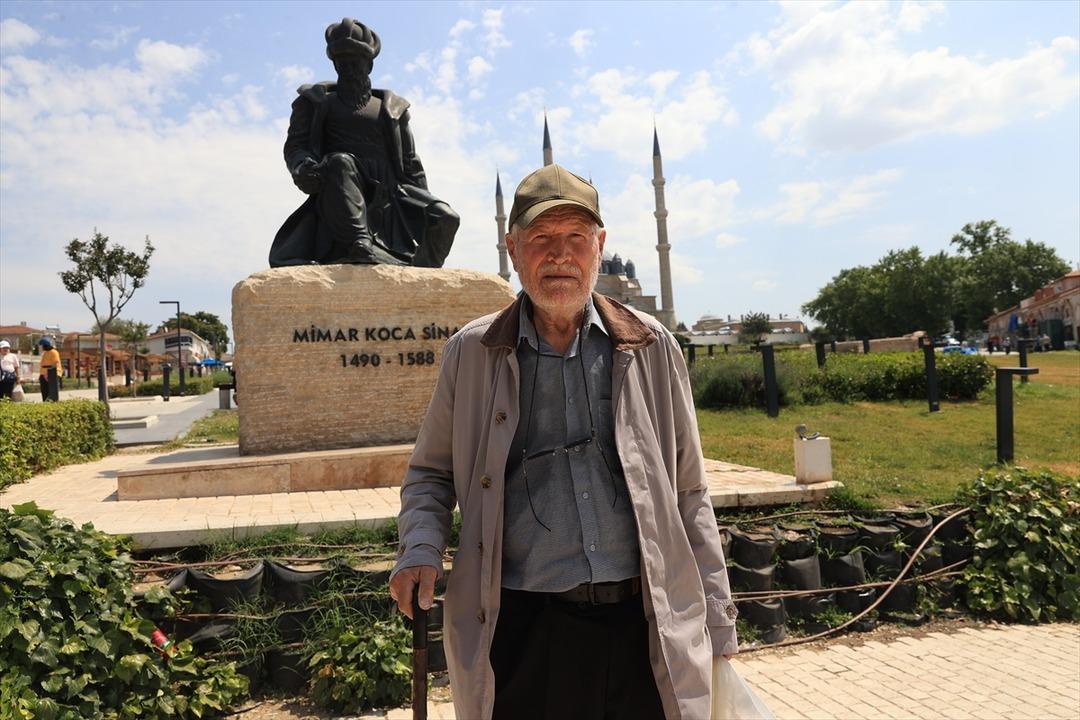 YKS nin en yaşlı adayı, "filozof hurdacı" 8. kez üniversite sınavına girdi! 81 yaşındaki "en yaşlı" aday: "Hedefimin peşinden koşacağım" 2