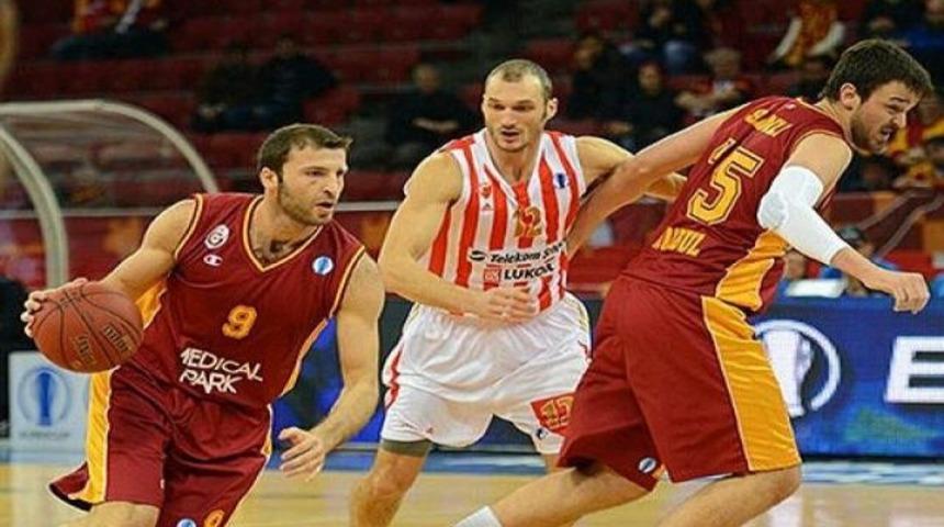 Galatasaraylı oyuncunun burnu kırıldı!