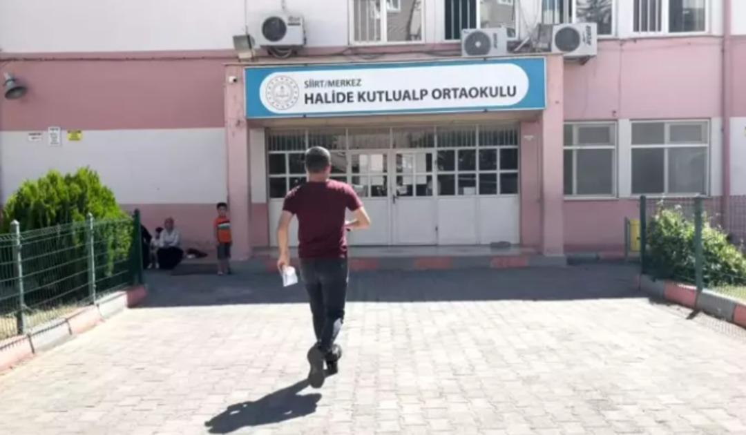 YKS de yine aynı manzara! Koşarak geldiler... Kimi hüngür hüngür ağladı, kiminin rahatlığı şaşırttı 2