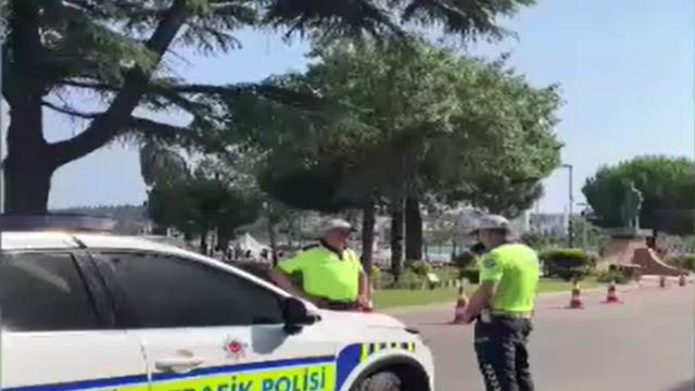 Çanakkale'de sınava geç kalan öğrencileri polisler yetiştirdi