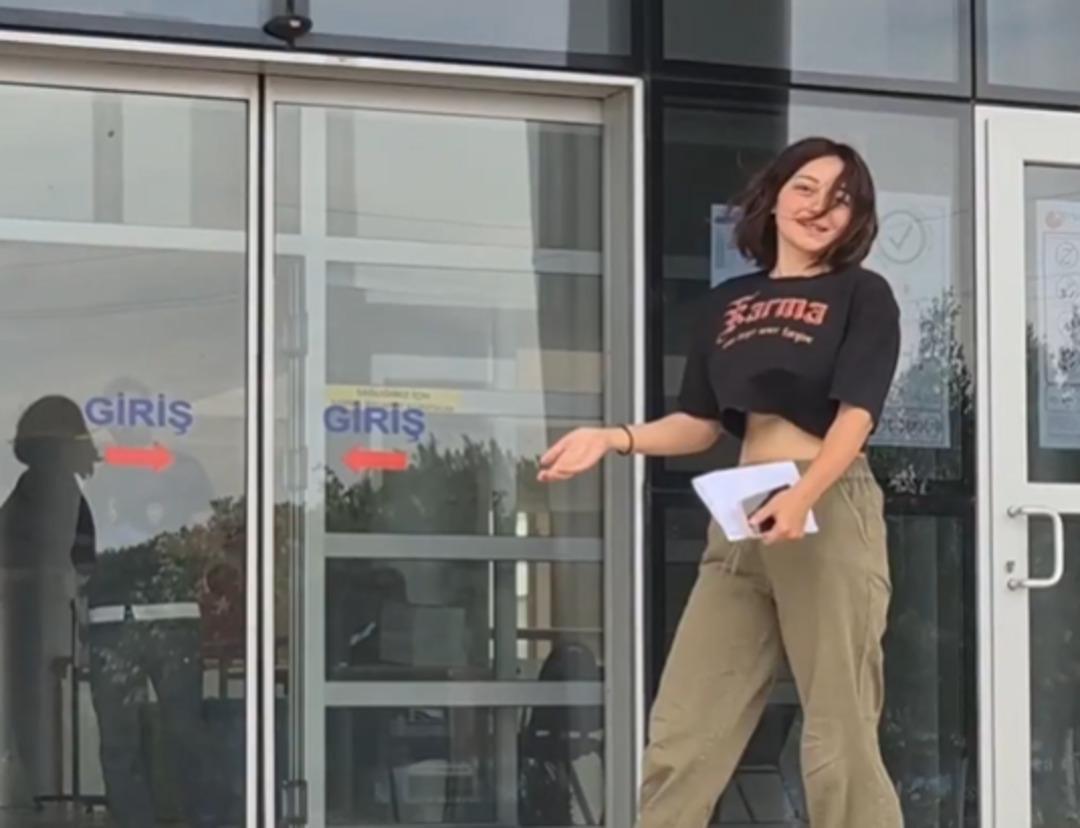 YKS de yine aynı manzara! Koşarak geldiler... Kimi hüngür hüngür ağladı, kiminin rahatlığı şaşırttı 6