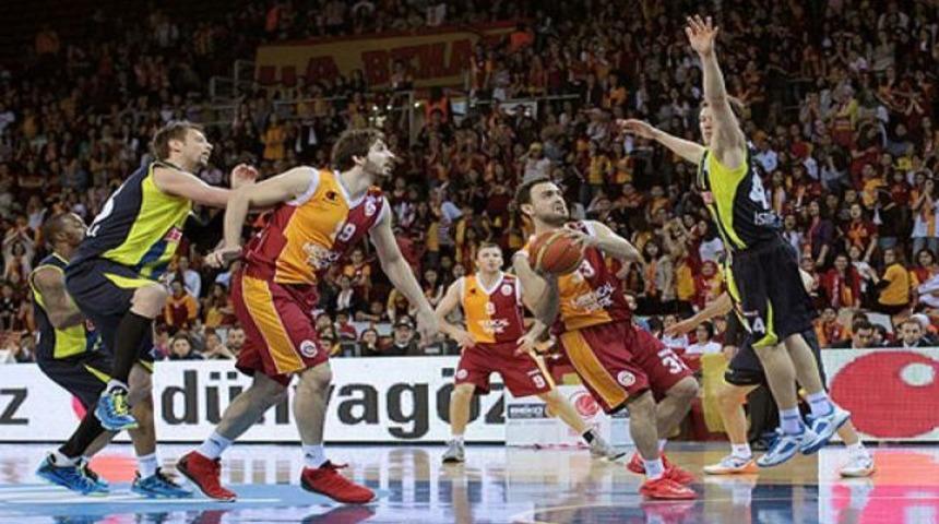 Galatasaray Fenerbah&ccedil;e'yi devirdi!
