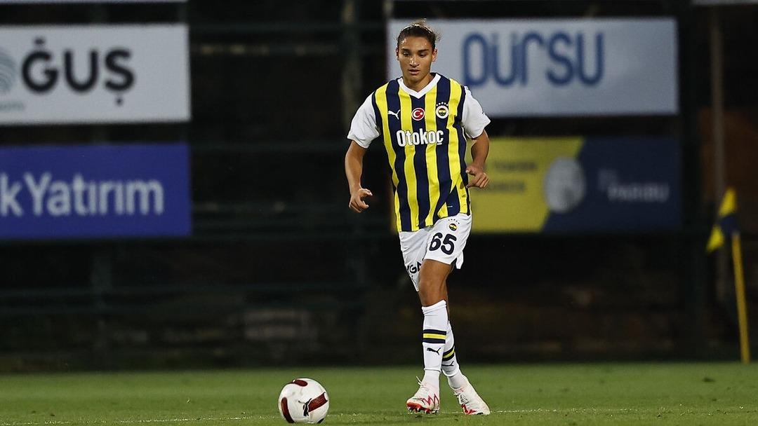 Eyüpspor Fenerbahçe’nin stoperi için harekete geçti!  Emir Ortakaya teknik direktör Selçuk Şahin in radarında... 1
