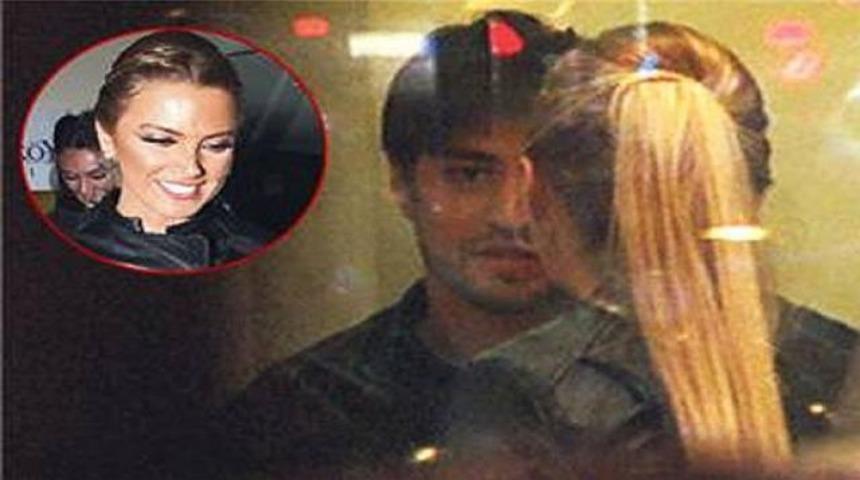 BeşiktAŞKlı futbolcu &uuml;nl&uuml; sunucuyla...