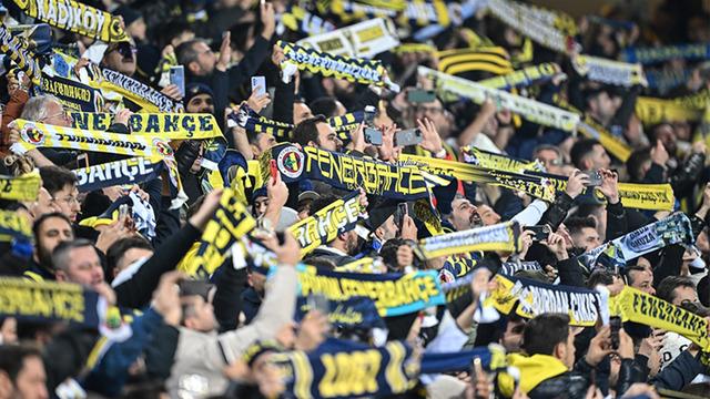 Fenerbahçe taraftarını kızdıran pankart! Taraftarlardan tepki yağdı...
