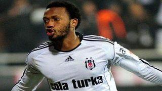 Beşiktaş'tan Fernandes ve Melo'ya pankart!