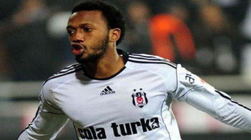 Beşiktaş'tan Fernandes ve Melo'ya pankart!