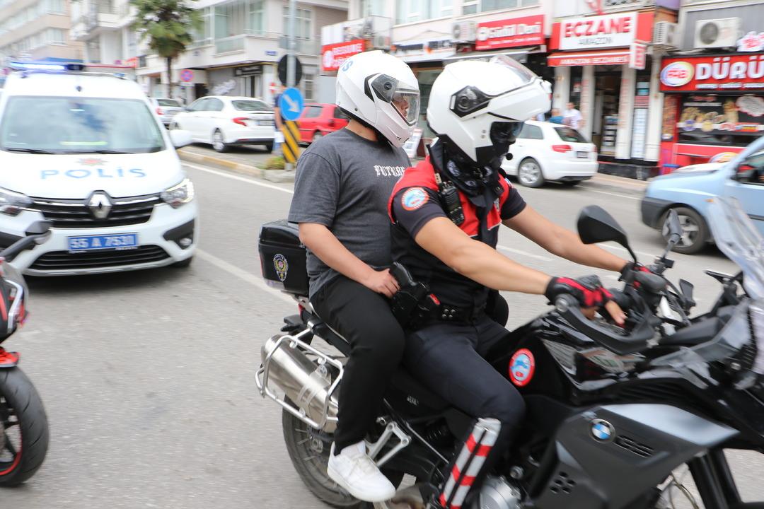 YKS de  19 Mayıs  karışıklığı... Yanlış okula gittiler: 112 den yardım istediler! Polis ekipleri seferber oldu: "Abi lütfen beni de alın, beni sınava yetiştirin"  4