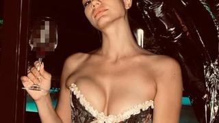 Eşref Rüya'nın Nisan'ı Demet Özdemir nikah şahidi oldu! İddialı tarzı çok beğenildi