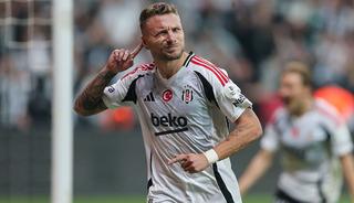 Beşiktaş'ın golcüsünden ayrılık açıklaması...