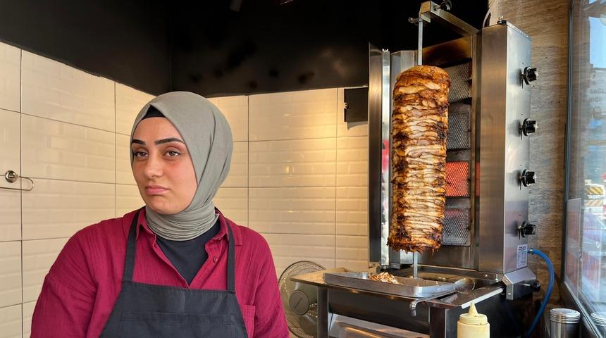Herkes onu görmek için dükkanına akın ediyor! Milyonlarca kez izlendi, kapısında kuyruklar oluştu