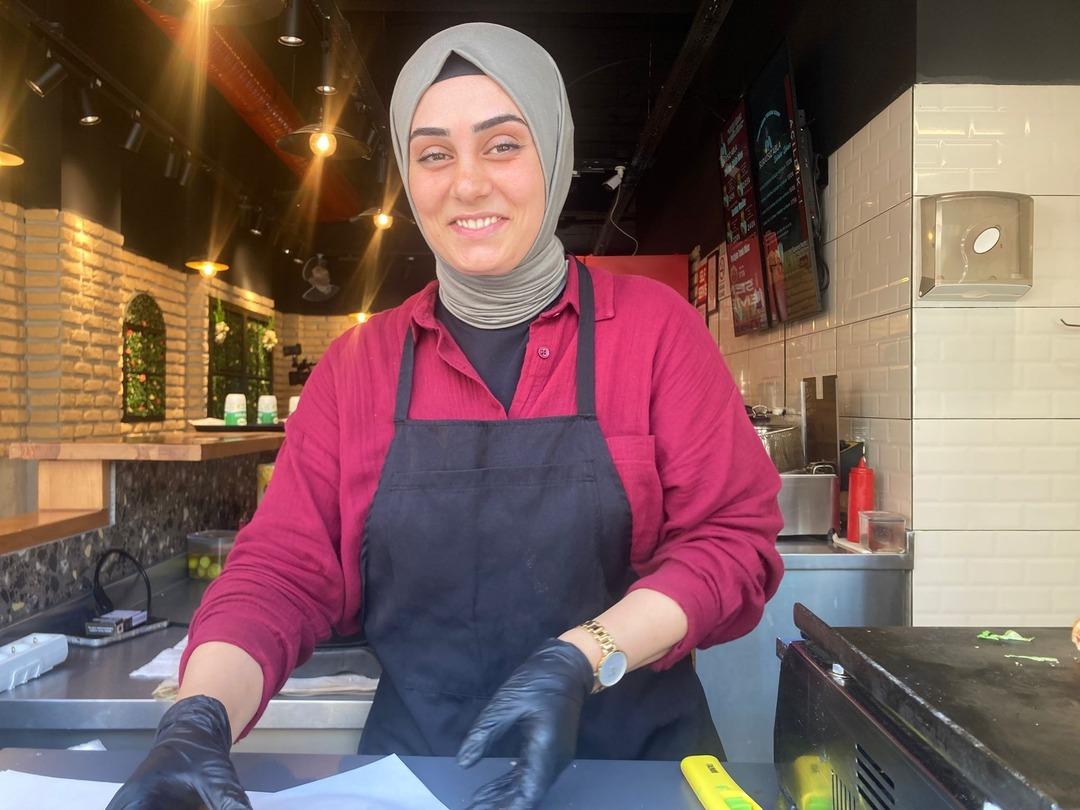 Herkes onu görmek için dükkanına akın ediyor! Milyonlarca kez izlendi, kapısında kuyruklar oluştu 3
