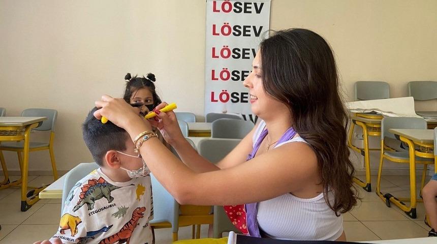 Lösemili çocuklara moral etkinliği