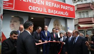 Yeniden Refah Partisi Genel Başkanı Erbakan, partisinin Giresun İl Kongresi'ne katıldı