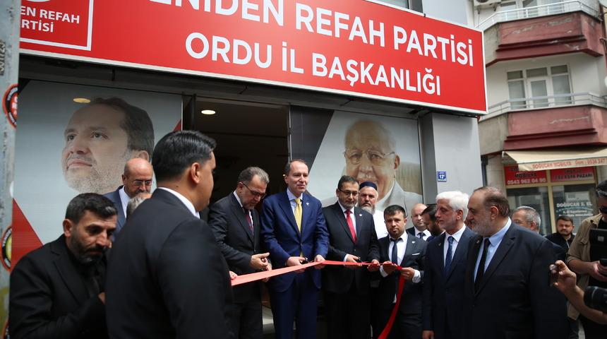Yeniden Refah Partisi Genel Başkanı Erbakan, partisinin Giresun İl Kongresi'ne katıldı