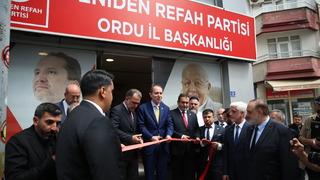 Yeniden Refah Partisi Genel Başkanı Erbakan, partisinin Giresun İl Kongresi'ne katıldı
