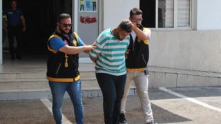 Aynı sokaktaki 7 aracın lastiğini, komşularını sevmediği için patlatmış