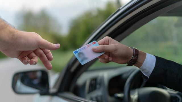 Ehliyet sahipleri dikkat: Son gün yaklaşıyor! Yapmayanın cebi yanacak