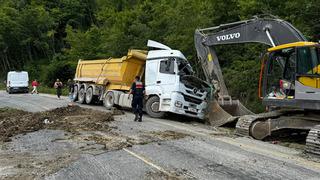 Kastamonu'da hafriyat kamyonu devrildi! Sürücü hayatını kaybetti