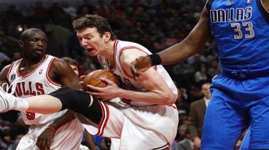 &Ouml;mer'li Bulls acımadı!