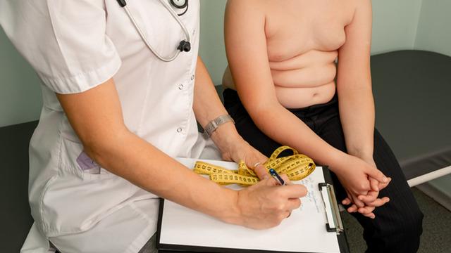 Çocuklarda obezite alarmı! Uzmanlar uyarıyor: Eskiden nadirdi, şimdi küçük yaşta Tip 2 Diyabet arttı